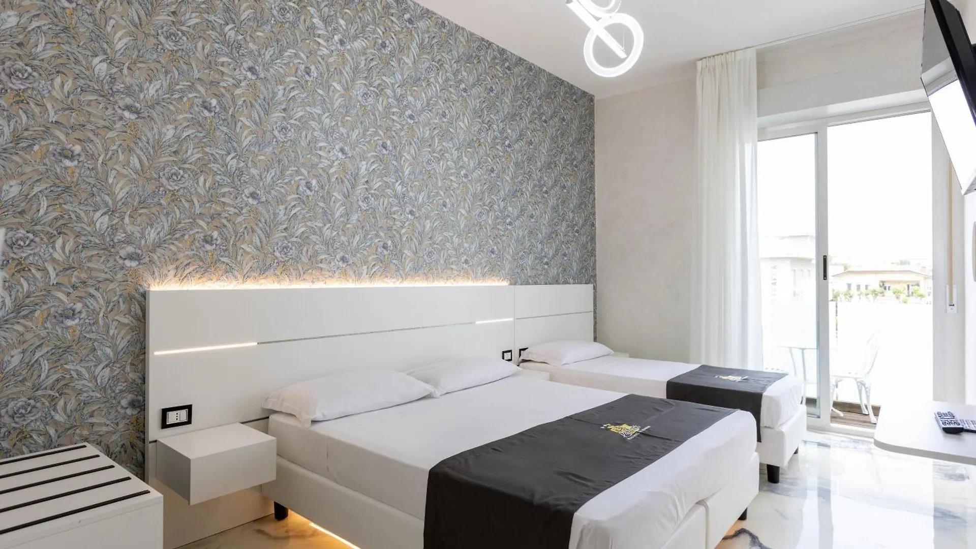 La Tour Palace Hotel & Restaurant 리미니 3*,